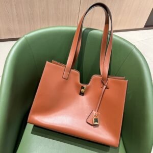 Cabas 16 Tote Bag in Smooth Calfskin