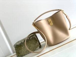 Teen Bucket 16 Smooth Calfskin