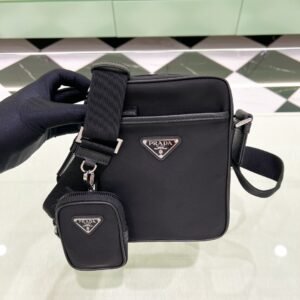 2015-2020 Enamel-Triangle Shoulder Bag - Black