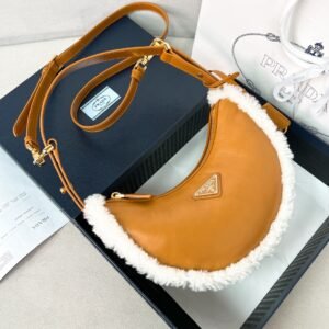 Arque Small Shearling Shoulder Bag - Cognac