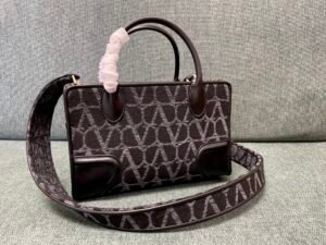 Garavani Small La Quatrieme Tote Bag