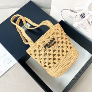 Mini Crochet Tote Bag in Raffia Effect Yarn