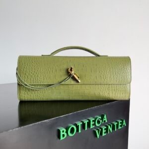 Andiamo Clutch in Crocodile Leather