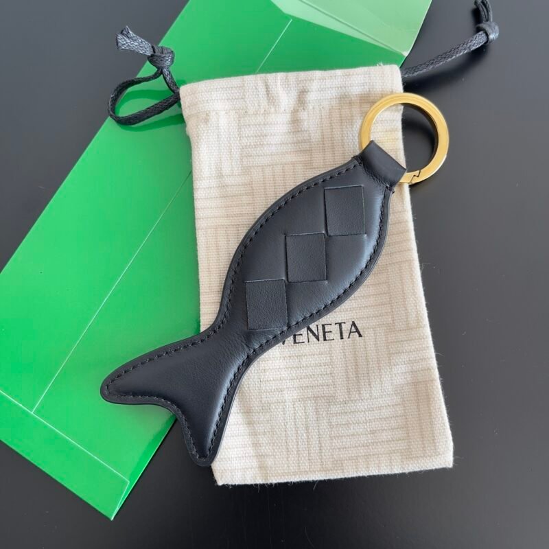 Fish KeyRing in Intrencciato Leather - Black (2)