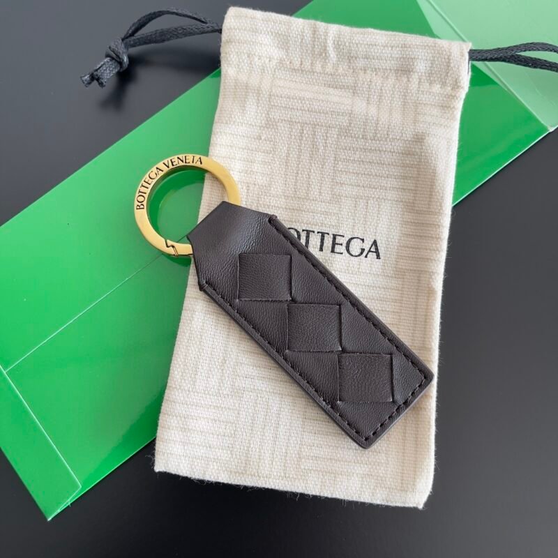 Tab Key Ring in Intrecciato Calf Leather - Fondant Gold Metal (1)