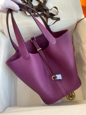 Picotin Lock 22 Bag in Taurillon Clemence